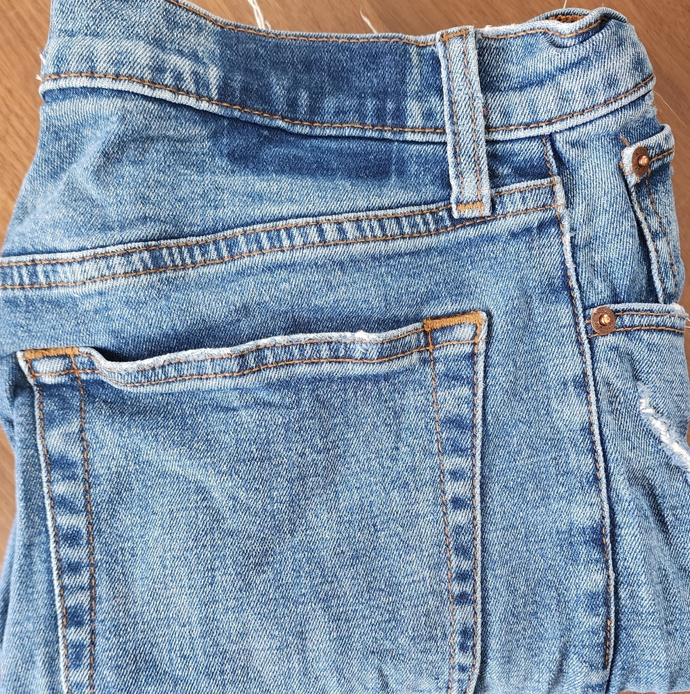 GENTLY USED Abercrombie & Fitch Ultra High Rise Ankle Straight Jean, 29s